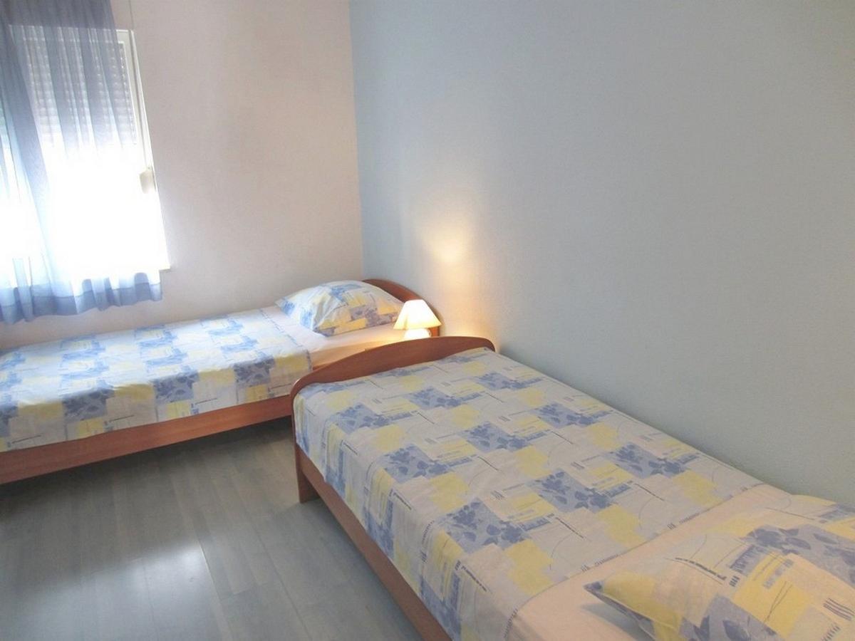 Apartments Zdenka Donji Okrug  Ngoại thất bức ảnh