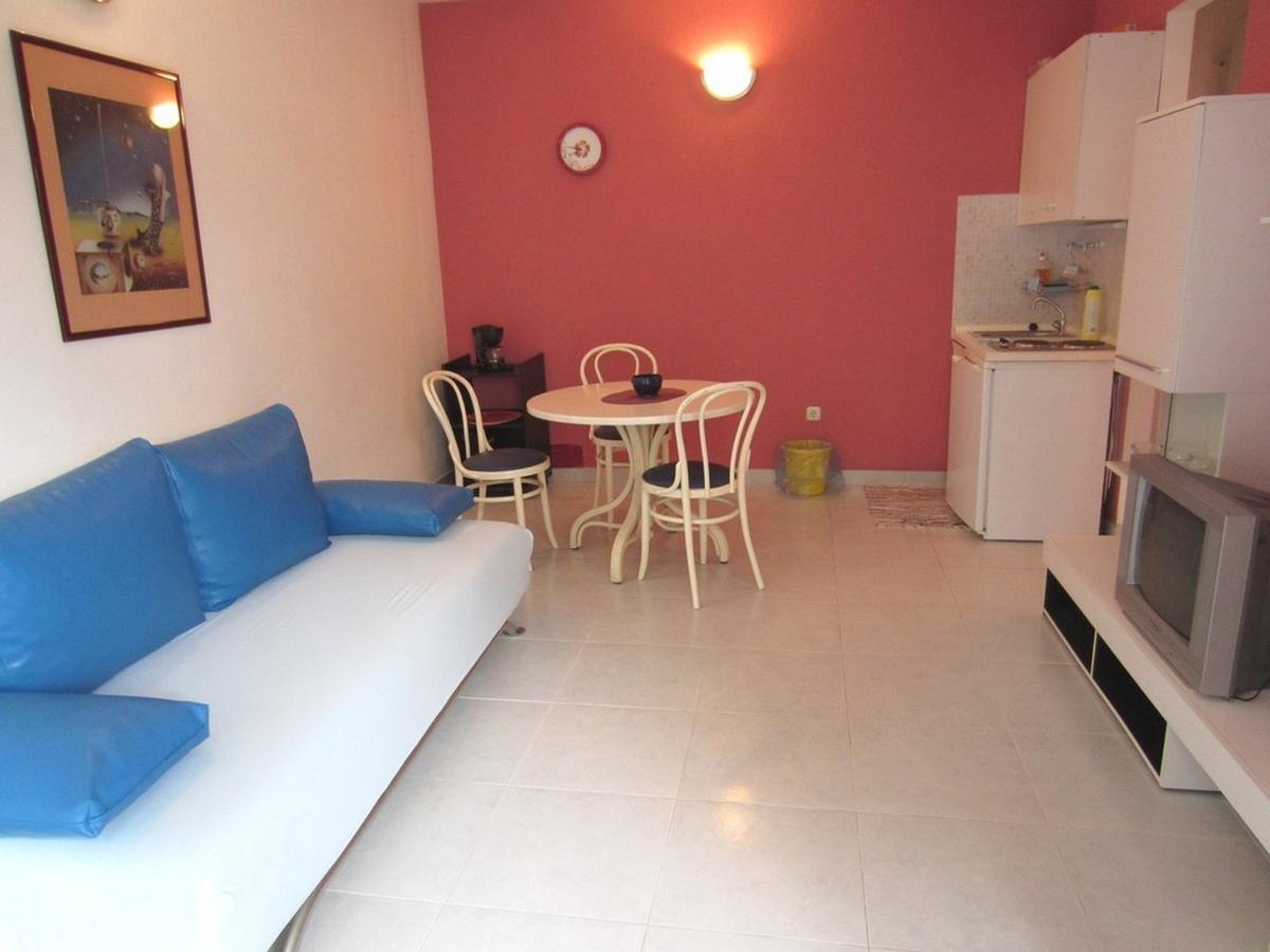 Apartments Zdenka Donji Okrug  Ngoại thất bức ảnh